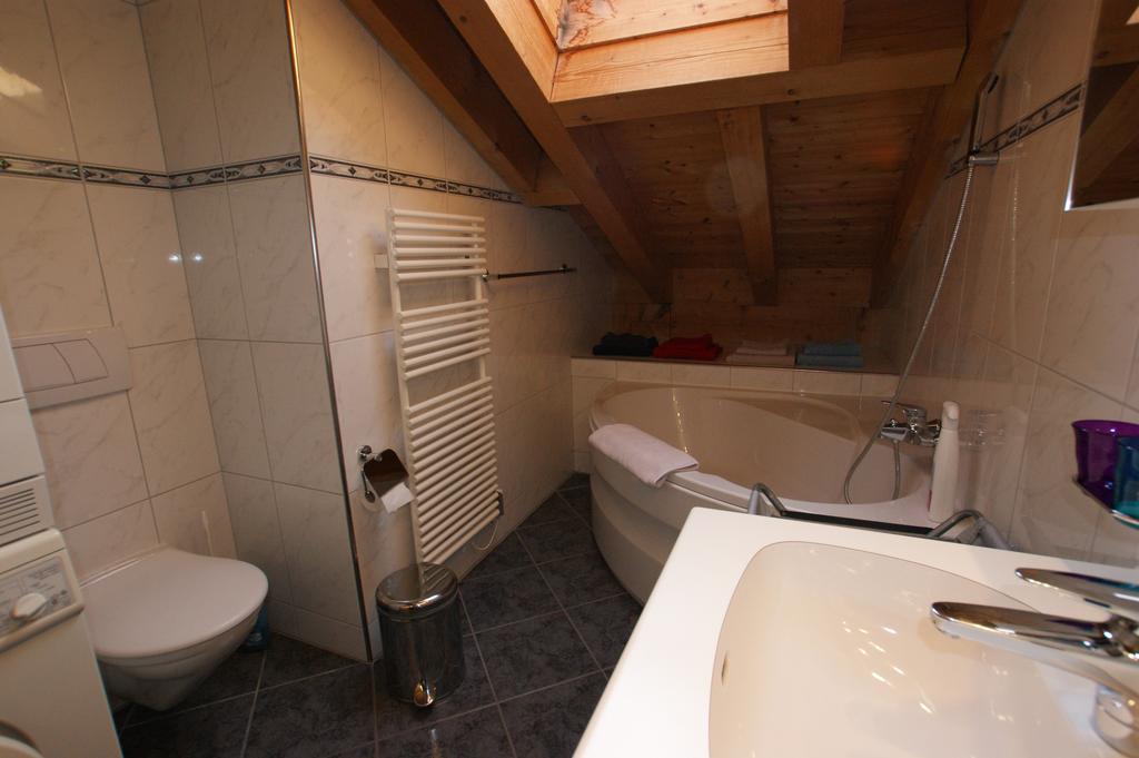 Gotschnablick Apartment Klosters Phòng bức ảnh